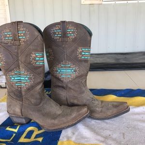 Ladies cowgirl cute boots-Ariat -Added photos